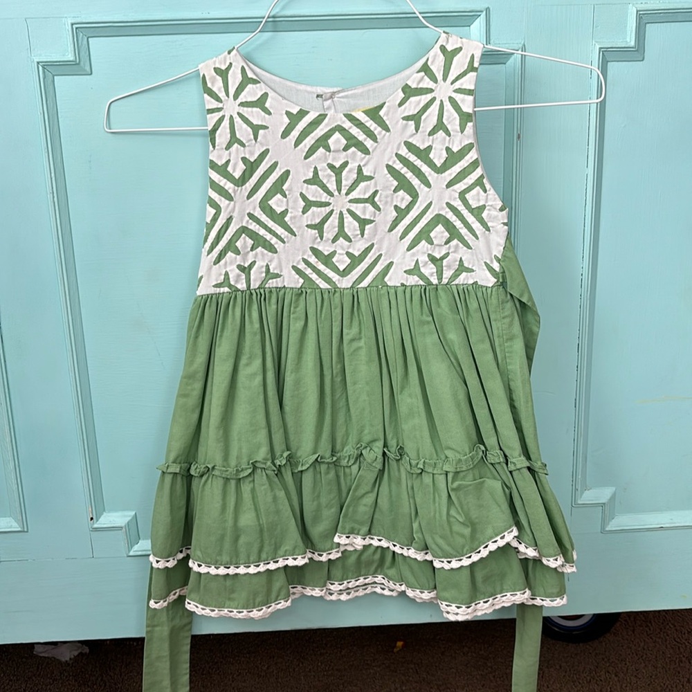 Adorable girls dress. Excellent condition. Worn only a couple of times.